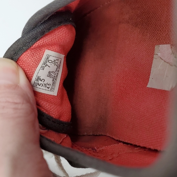 Unisex Vans Canvas Sneakers - Picture 6 of 6